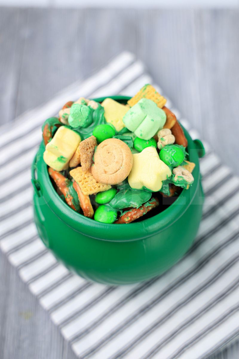 The Leprechaun Bait comes in a green cauldron with a white striped napkin on a gray wood backdrop.