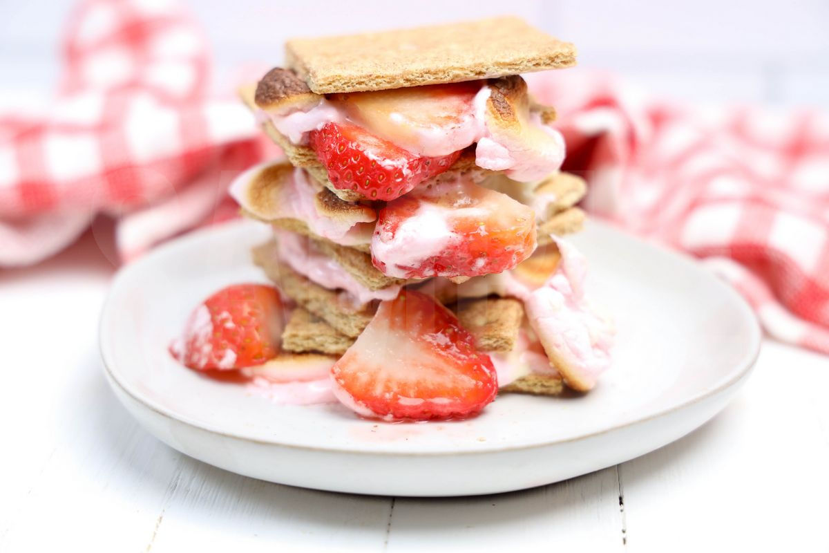 Strawberry White Chocolate S'mores - Set 4 - Image 4