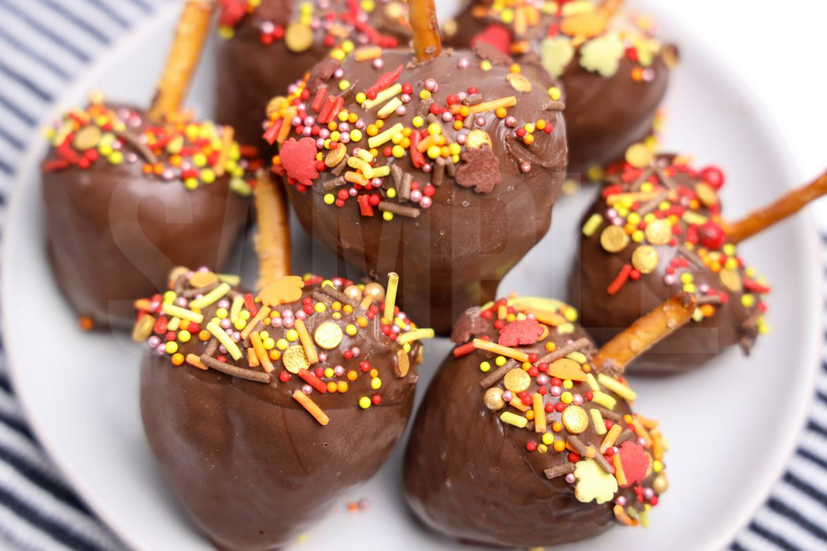 Acorn Strawberries - Set 4 - Image 4