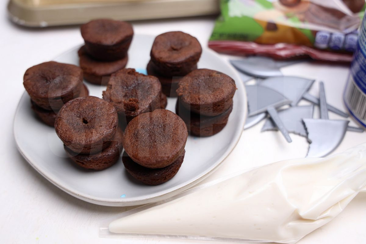 Shark Brownies - Set 2 - Image 6
