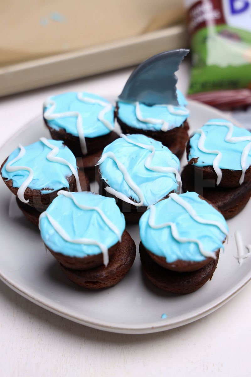 Shark Brownies - Set 2 - Image 5