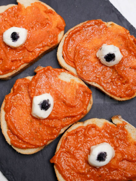 Eyeball Pesto Toast - Set 1