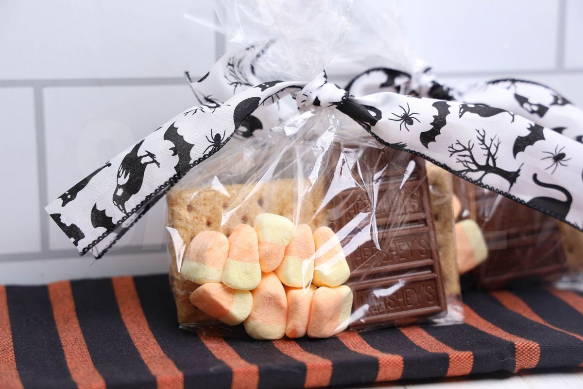 Candy Corn S'mores Kit - Set 3 - Image 4