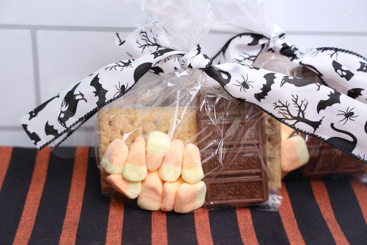 Candy Corn S'mores Kit - Set 3 - Image 3