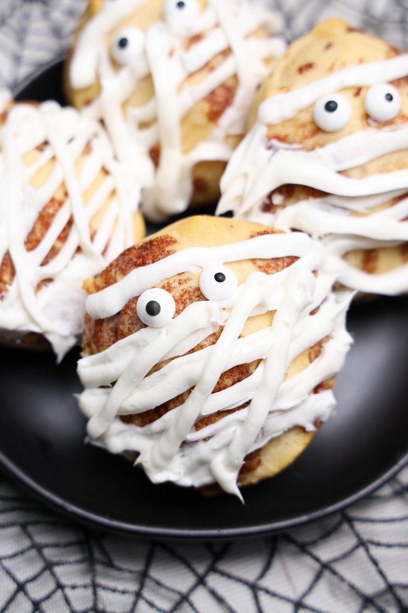 Mummy Cinnamon Rolls - Set 2