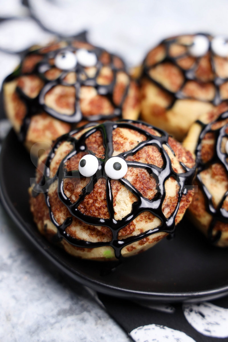 Spider Cinnamon Rolls - Set 1