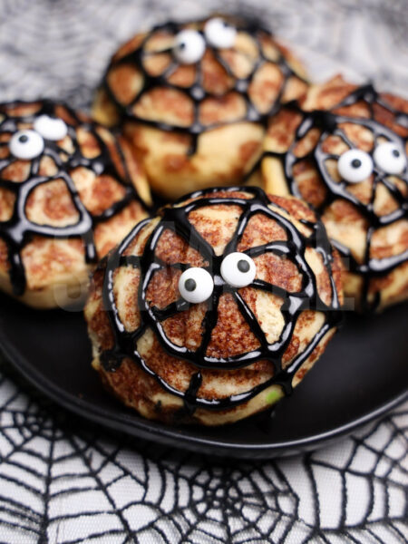 Spider Cinnamon Rolls - Set 2