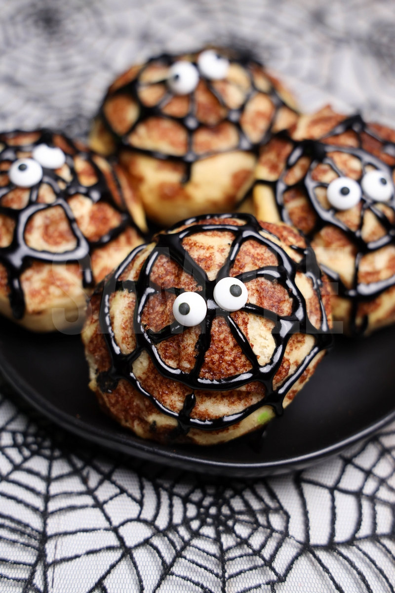 Spider Cinnamon Rolls - Set 2